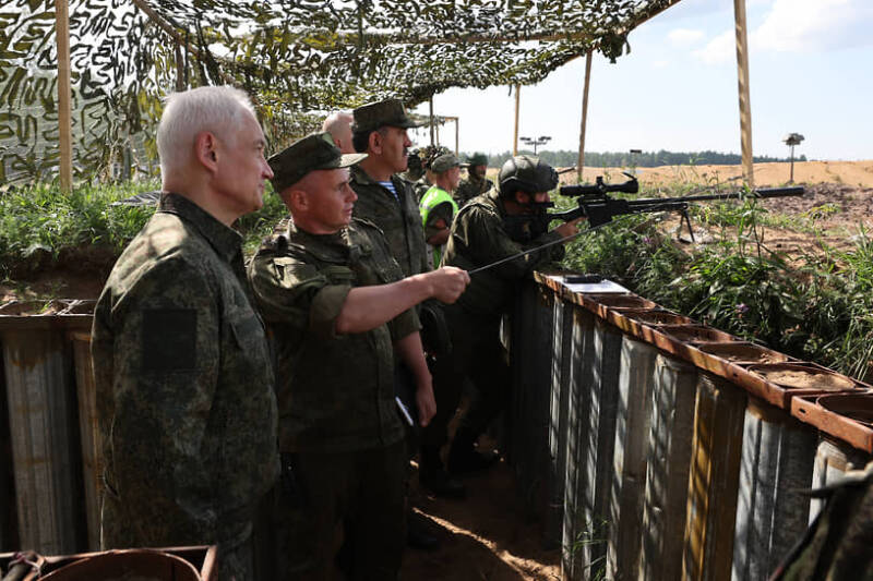 Белоусов проверил подготовку военных на полигоне в Ленинградском военном округе